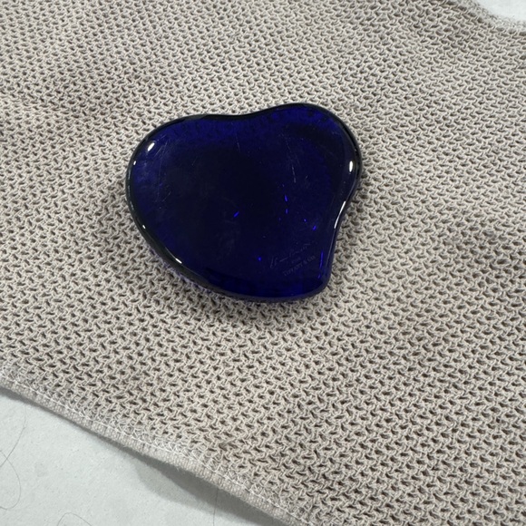 Tiffany & Co/Elsa Peretti blue glass heart paperweight - Picture 5 of 6